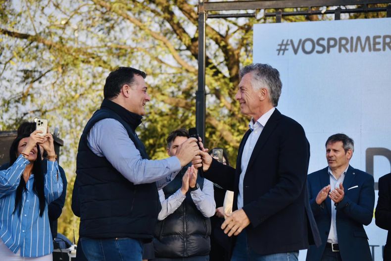 mauricio-macri-dario-capitani-villa-mariajpg
