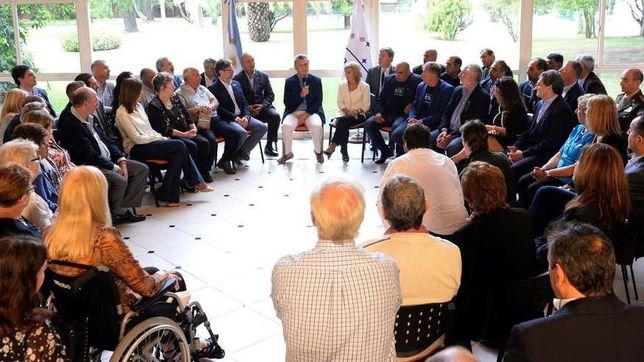 macri retomara su actividad con los familiares de soldados caidos en malvinas macri retomara su actividad con los familiares de soldados caidos en malvinas