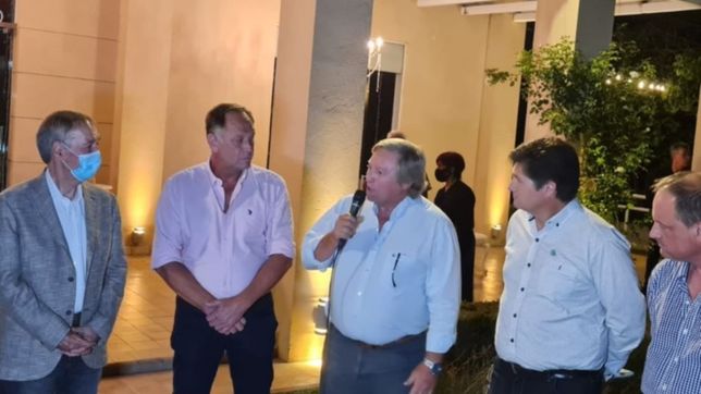 el campo se mete en la campana y administra guinos entre llaryora y juez