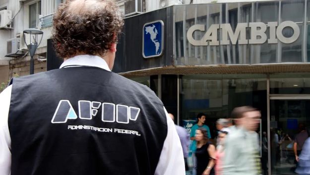 Allanamiento en la city porteña