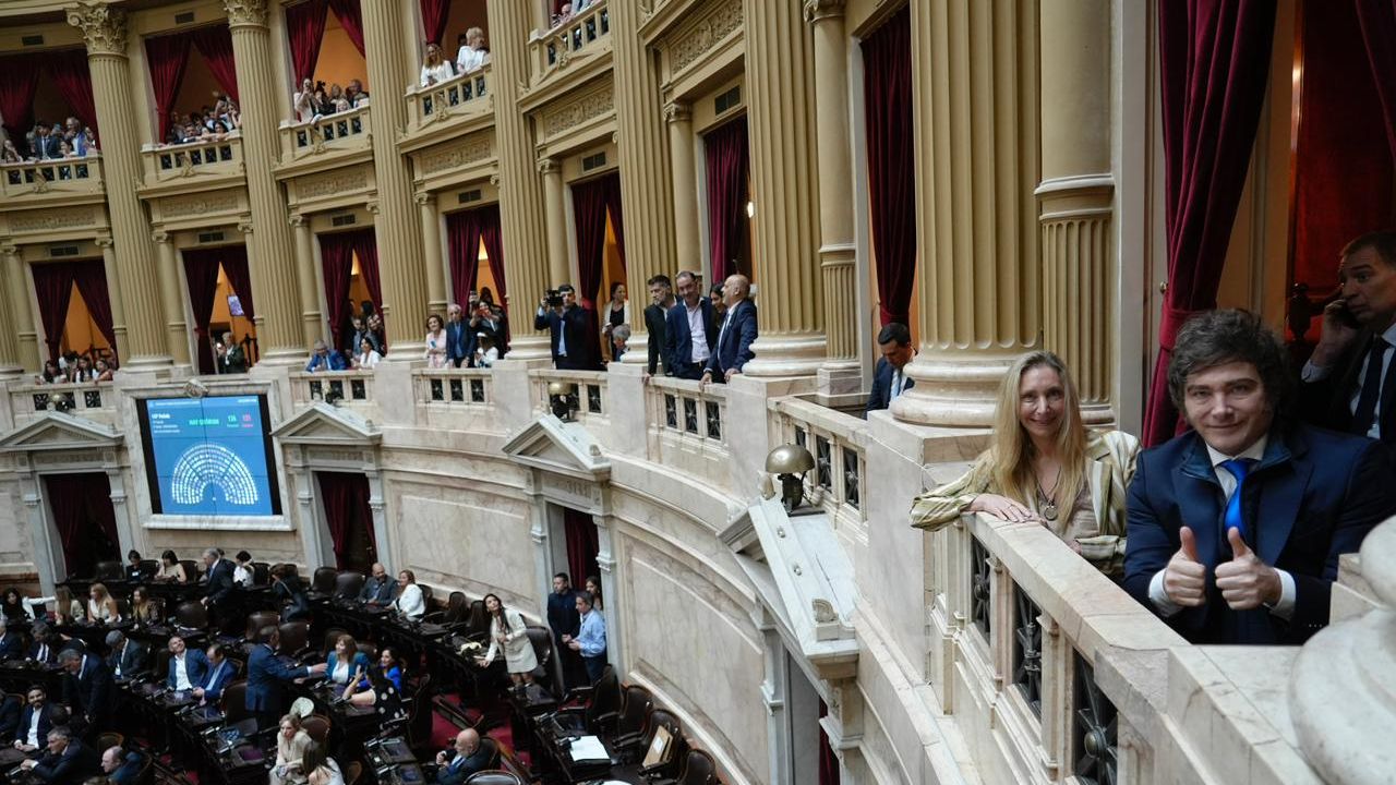 Javier Milei con su hermana, en Diputados.&nbsp;