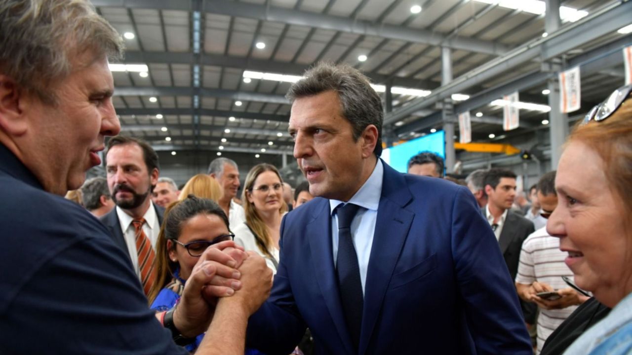 Un Club de París no hace verano: Massa, otra vez a los manotazos por los dólares