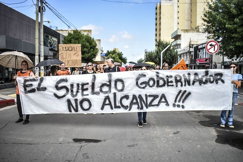 La puja más picante del gobierno es con la docencia, pero tampoco aceptan su oferta ATE, Judiciales, Salud, y Luz y Fuerza, entre otros.