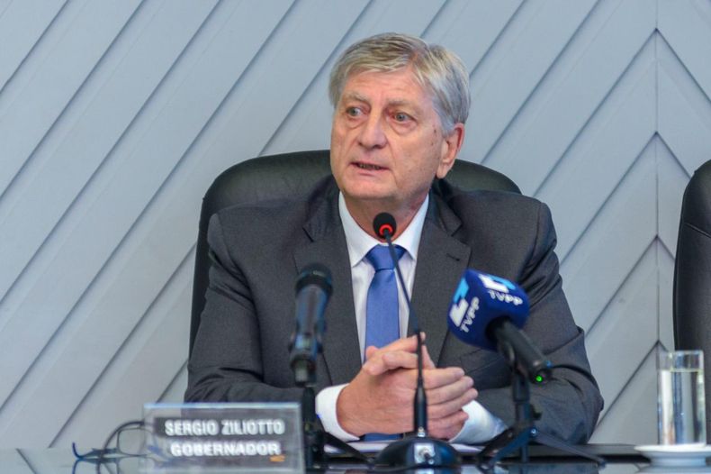 Sergio Ziliotto, gobernador de La Pampa, dio este viernes el mensaje legislativo: fustigó el desprecio de Milei por el federalismo.