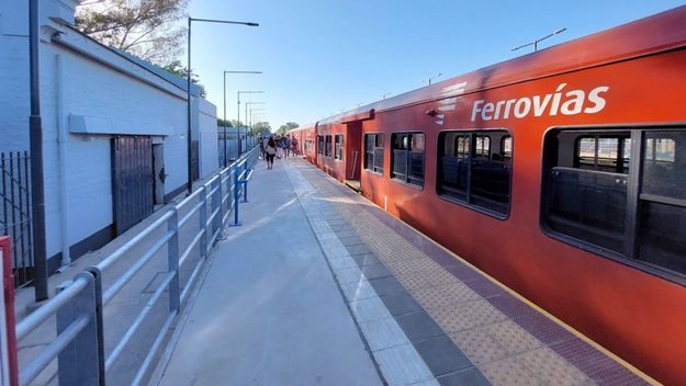 Javier Milei prorrogó la concesión de Ferrovías