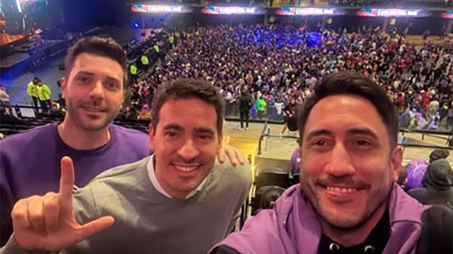 Adrián Ravier, presidente de LLa en La Pampa, durante el show musical del presidente Javier Milei en el Movistar Arena: lo acompañaron Julio Jamad y Nicolás Boschi.
