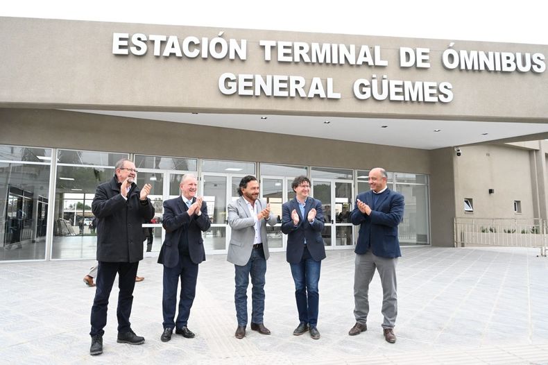 Siemopre juntos. S&aacute;enz en el centro de la foto con Camacho y Dib en los extremos.&nbsp;
