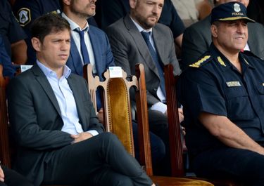 Kicillof centraliza el mando policial y abre el juego a los intendentes