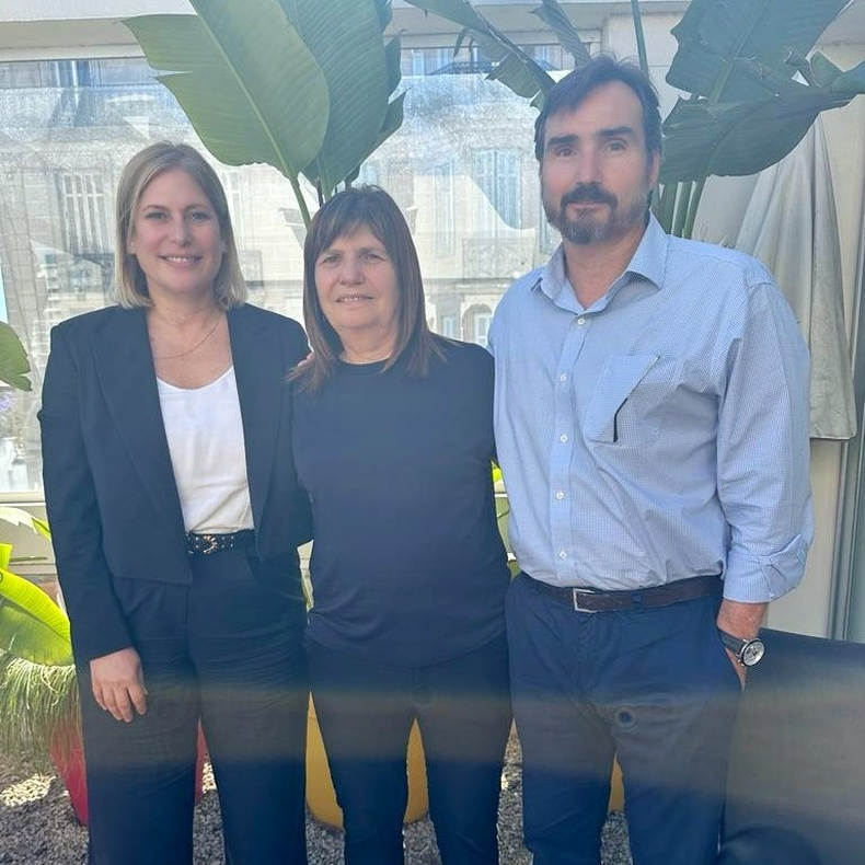 Gisela Scaglia, Patricia Bullrich y Lucas Incicco, este lunes en Buenos Aires.