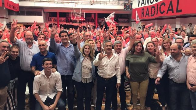 radicales a la cabeza, autoritarismo ak y la fabula del ave fenix