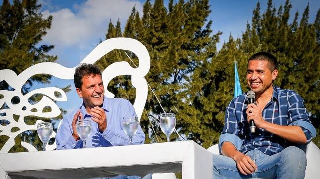 riquelme no vuelve a boca pero posa con massa