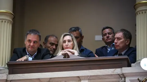 Karina Milei en el palco del Senado, con Manuel Adorni y Diego Santilli. La jefa libertaria Patricia Bullrich no consigue los votos para eliminar las PASO. Karina Milei en el palco del Senado, con Manuel Adorni y Diego Santilli. La jefa libertaria Patricia Bullrich no consigue los votos para eliminar las PASO.