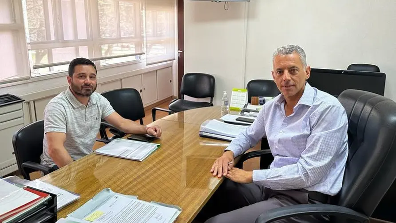 El nuevo subsecretario de Pesca de Río Negro designado por Alberto Weretilneck, Gustavo Gualtieri, junto al ministro Carlos Banacloy.