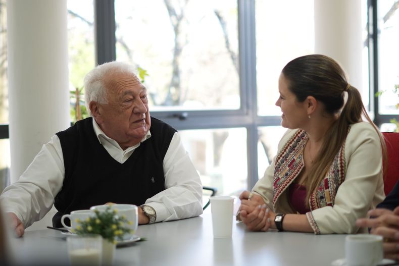 Caren Tepp, la candidata a diputada por Fuerza Patria, junto a Osvaldo Sosa, senador por el departamento Vera.