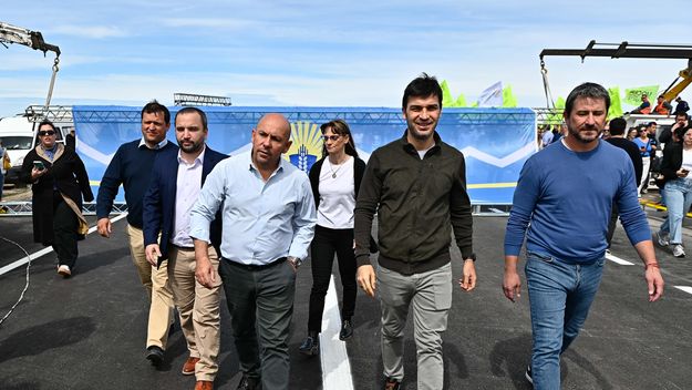 Ignacio Torres durante el acto de inauguración del tramo central de la Autovía Trelew - Puerto Madryn.