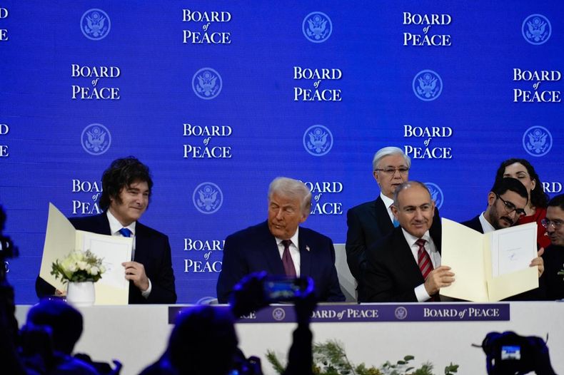 Javier Milei y Donald Trump en la ceremonia de firma del ingreso a la Junta de la Paz. ¿Una ONU estadounidense? Javier Milei y Donald Trump en la ceremonia de firma del ingreso a la Junta de la Paz. ¿Una ONU estadounidense?