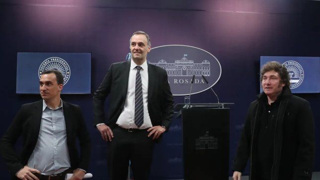 Javier Milei, Adorni y Lanari.