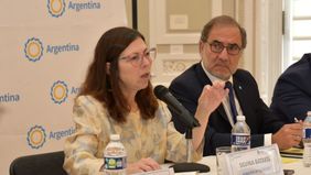 El día después de Washington: vuelve Batakis con un guiño del FMI y un dólar-agro