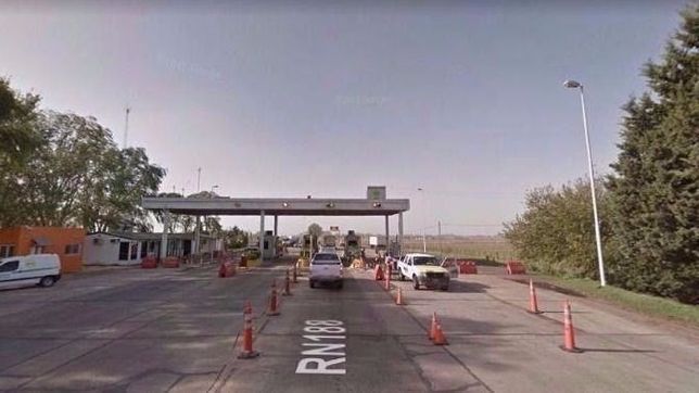 el posible cierre del peaje en ameghino pone en riesgo 40 fuentes laborales