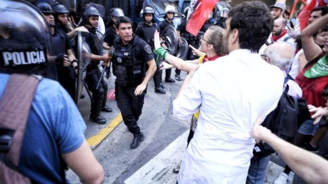 maxima tension en la legislatura por la universidad de larreta