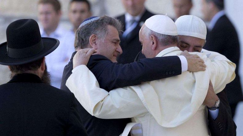 El rabino Skorka, el papa Francisco y el musulmán Abboud en el Muro de los Lamentos