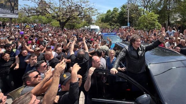 Javier Milei, este sábado, en la plaza Belgrano de la capital de Chaco: hizo un discurso de un minuto.