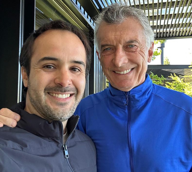 Martín Maquieyra en una foto de otro tiempo con Mauricio Macri: el exdiputado ahora es director de YPF, nombrado por el gobierno libertario.