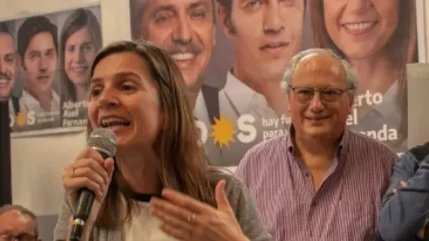 Fernanda Raverta lleva a Esteban Di Bartolo a la pelea con las tribus que responden a Axel Kicillof en Mar del Plata. Fernanda Raverta lleva a Esteban Di Bartolo a la pelea con las tribus que responden a Axel Kicillof en Mar del Plata.