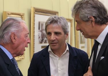 Toto Caputo y Juan Pazo con autoridades de la UIA