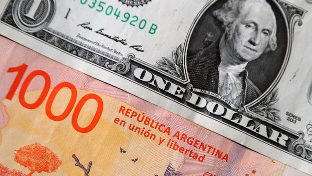La última devaluación: el Gobierno permitió el aumento del dólar oficial