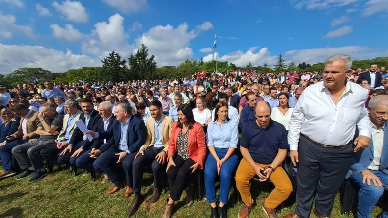 El pleno de Unidos para Cambiar Santa Fe en la fecha de lanzamiento de la coalición, a fines de abril de 2023.