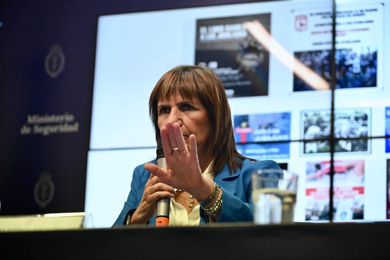 Patricia Bullrich monitorea la marcha por CFK