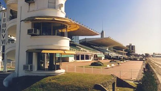 La Plata: planean una villa hípica, un hotel y mudar el Bingo