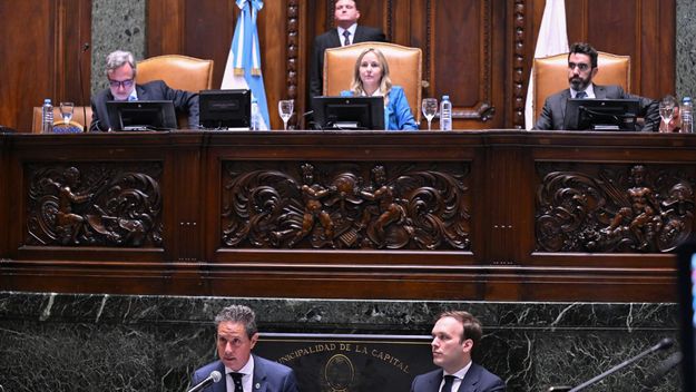 Con un doblete de sesiones, la Legislatura porteña volvió a exponer las tensiones internas del PRO y la incertidumbre por las vicepresidencias que se negocian en silencio.