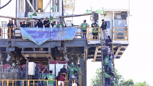 rio negro: ate bloqueo el ingreso a pozos petroleros e hizo sentir su reclamo