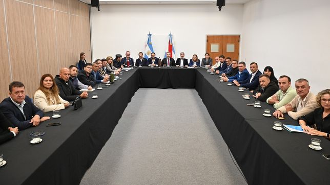 Rogelio Frigerio abrió el diálogo con los intendentes del PJ en medio de la caída de los recursos
