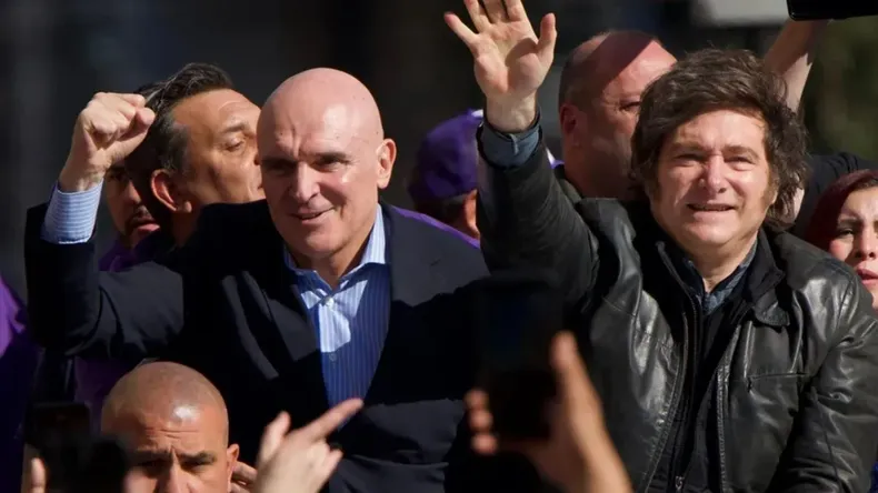 La candidatura de Espert pende de un hilo sostenida por Javier Milei.
