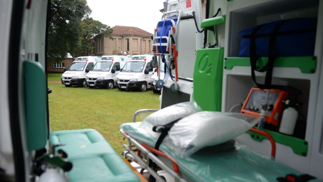 La historia de las ambulancias abandonadas que puso en foco al exministro Andrés Scarsi