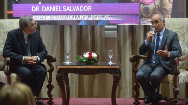 salvador, con movimientos solitarios y distinciones correligionarias