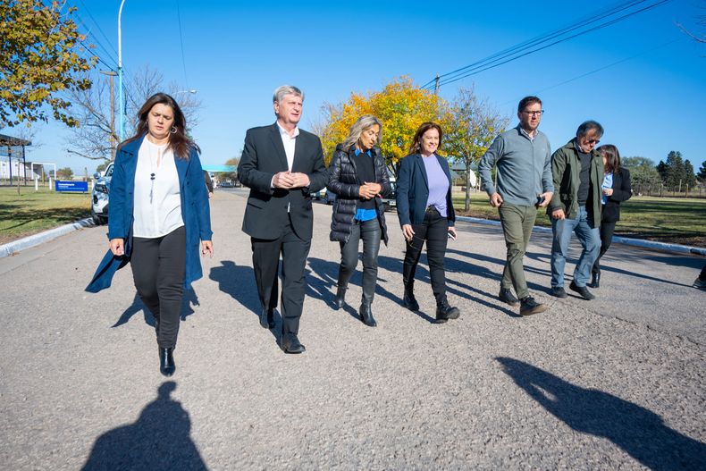 El gobernador de La Pampa, Sergio Ziliotto, en Pico, junto a Fernanda Alonso, que va por la reelección y Alicia Mayoral, candidata a vice.