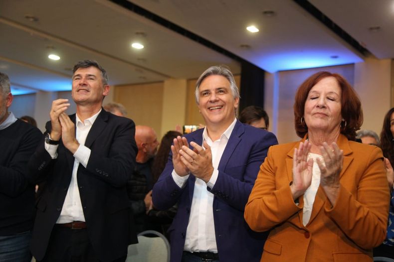 Daniel Passerini, Martín Llaryora, y Alejandra Vigo.&nbsp;