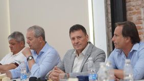Los intendentes de cordón industrial en la reunión con el gobierno de Maximiliano Pullaro.