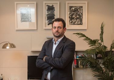 Lo impositivo va por la escalera; las tarifas y el dólar, por el ascensor