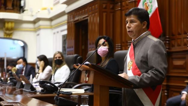 Castillo sobrevivió otra vez, pero la crisis amenaza con consecuencias peligrosas