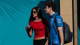 Franco Colapinto junto a su pareja, Maia Reficco.