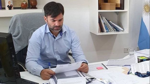 Echarren deja la intendencia para mudarse a la Nación