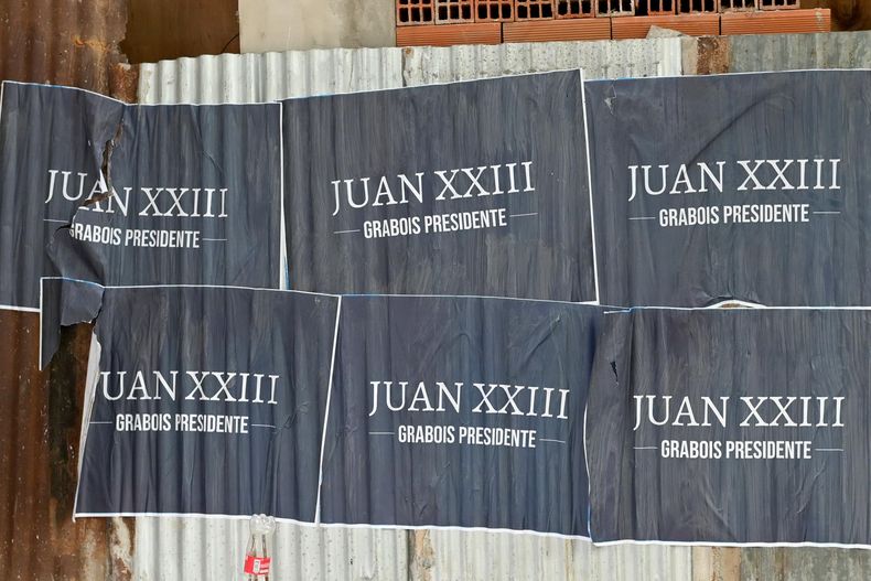 La original cartelería con la que Grabois dio cuenta de su intención de ser candidato a presidente.