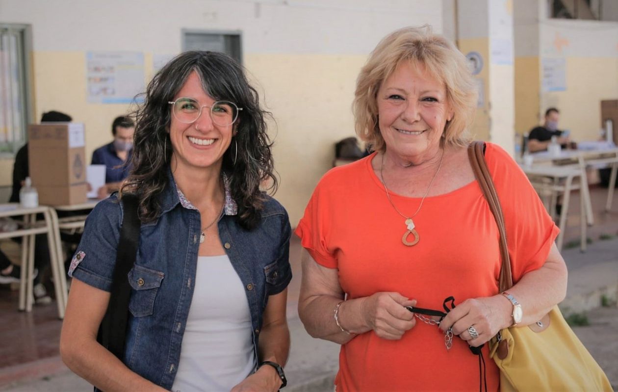 Laura Vilches y Liliana Olivero, candidatas a diputadas por el Frente de Izquierda Unidad de Córdoba.