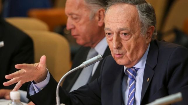 grieta en la uia por los encuentros de acevedo con la iglesia y la cgt