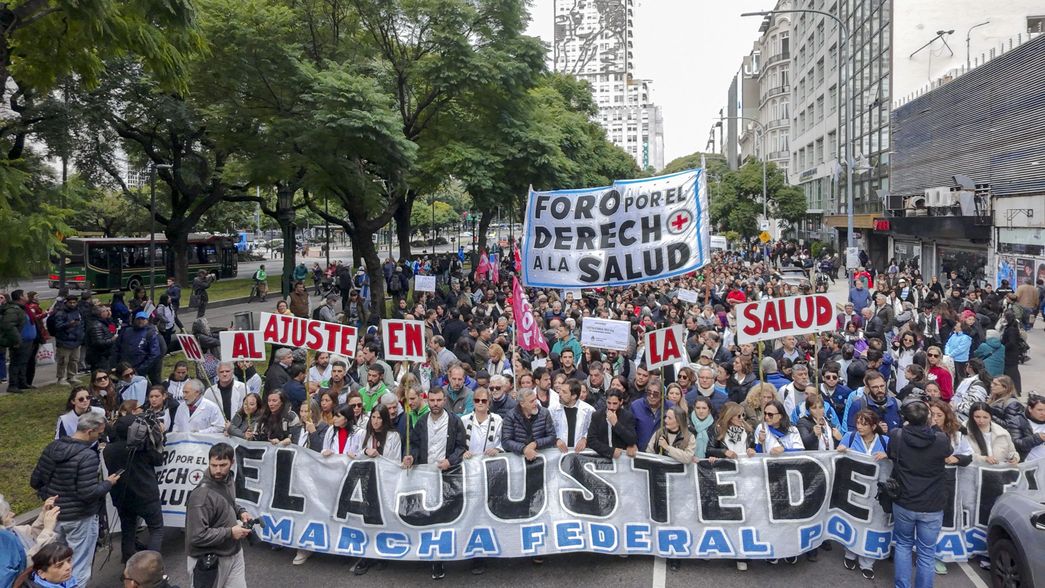 Crisis sanitaria y protesta: trabajadores de la salud salieron a la calle contra el ajuste de Milei